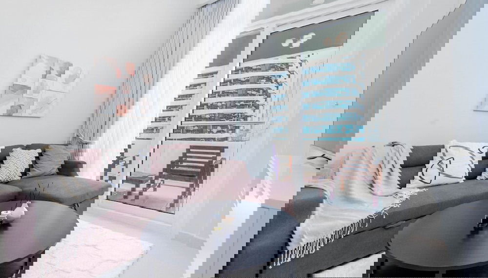 Pristine 1 BR at Reva Residences - Foto 1, Habitación