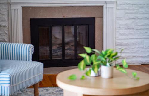 4 Bedroom Pool and Hot Tub Home Near Cleveland - Photo 10