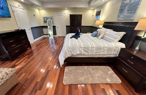 South Florida Spacious Oasis 4BR Retreat with 2 King Beds, Amazing Pool, near Beaches - Photo 51