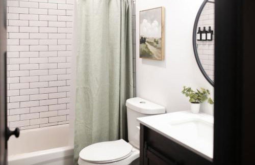 Modern Cottage with hot tub near lake, wineries, Geneva and SPIRE - Foto 29