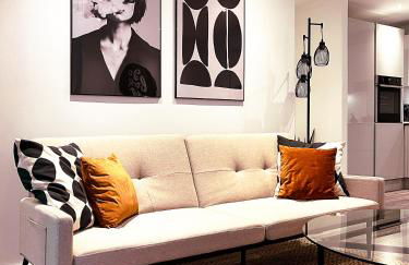 Spacious 1-Bedroom Apartment near Kew Gardens with Balcony & Parking - Foto 9