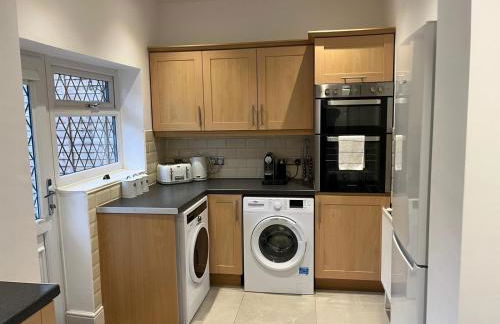 Comfortable, homely 4 bedroom property - Foto 11