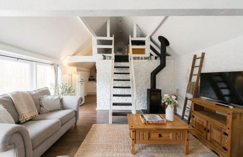 Cosy Cotswolds Farm Stay with Log Burner - Peaceful Winter Retreat - The Dairy - Foto 54