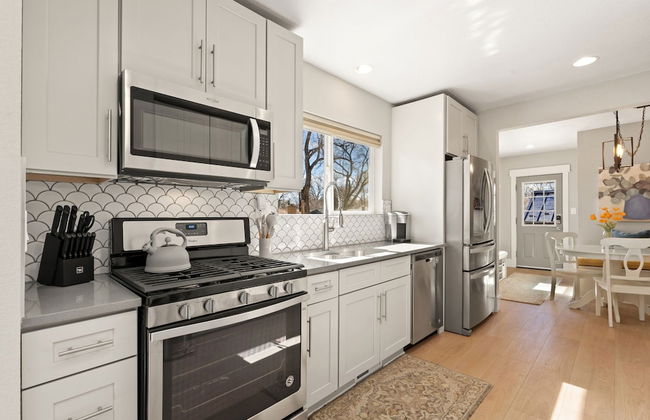 CSU Hideaway King Bd, Backyard Oasis, EV Charger - Foto 7