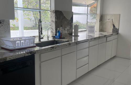 Beautiful 4BD and 3BA Pool Jacuzzi Vacation Home - Foto 23