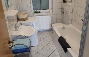 Wohnung in Oberhausen: zentral & ruhig, eigener Eingang - Foto 7