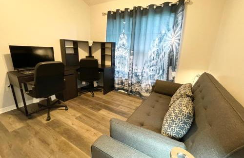 Fully Renovated, Quiet, Spacious Disney Themed Pool Home with Office - Foto 16