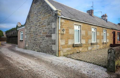 Central 2-bedroom bunglow with double sofa bed - Photo 19