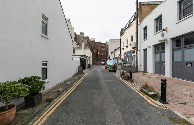 Bright Spacious Condo Free Parking 5min to Beach - Foto 13