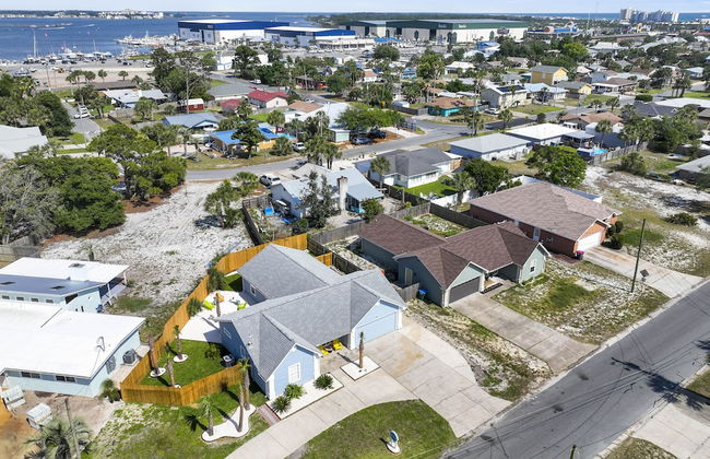 Pet Friendly Beach House with Arcade Games - Photo 46
