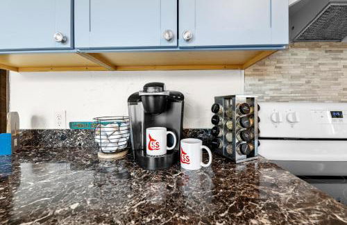 Oceanside Cottage -3BDR 2BA-Walk to Beach! - Foto 27