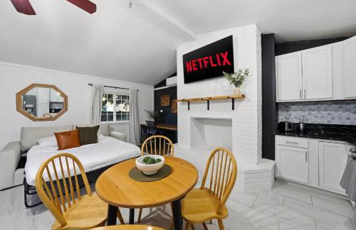 4BR Family Retreat with Hot Tub Games & Fire Pit - Foto 49