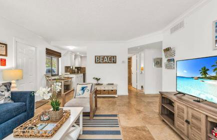 Juno Beach Seaside Escape I Steps from the Ocean! - Foto 5