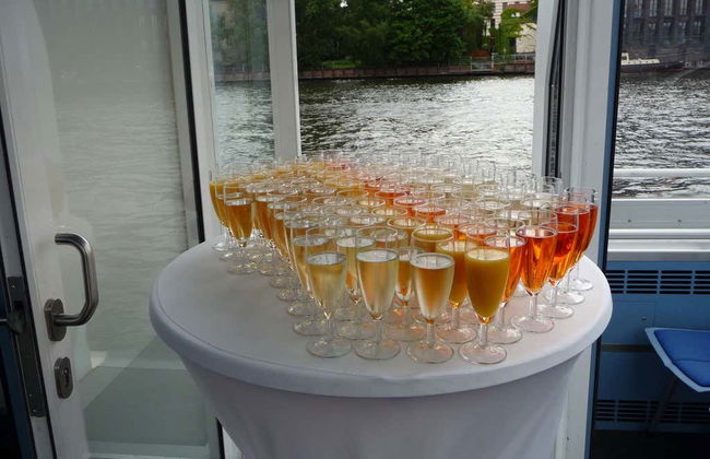 Berlin Dinner Cruise - Photo 3