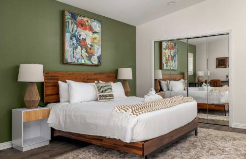 Huge House with Pool! Sleeps 16 - BBQ - Shuffleboard - Foto 3