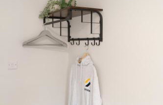 3 bedroom Cannock flat ideal for groups - Foto 3