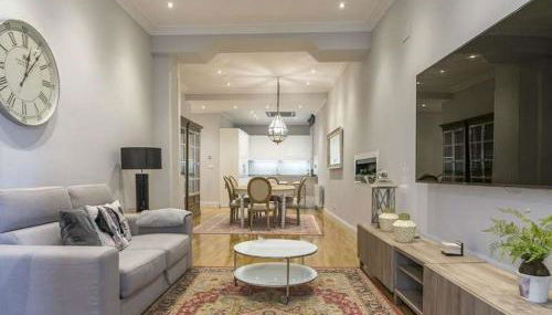 Amplio y Confortable en el Casco Viejo con Parking Privado - Foto 4