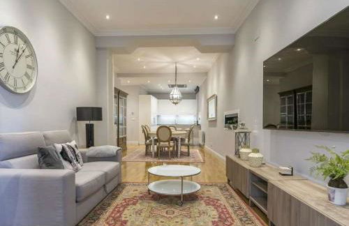 Amplio y Confortable en el Casco Viejo con Parking Privado - Foto 4