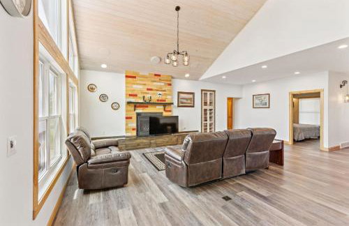 Lakeside 4BR Retreat Private, Peaceful & Scenic villa - Foto 9