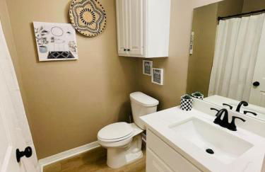 Eastgate 14B Stylish Townhouse 5 min to downtown Hammond - Foto 58