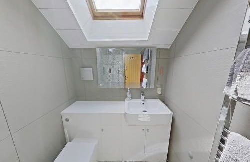 The Estate, Luxury Spacious Family Stay with 3 Hot Tubs, Scenic Views Sleeps 16 near Durham & Bishop Auckland - Foto 52