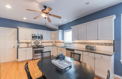 Beach Block 7 bdrms Parking Patio and Sunroom - Foto 17