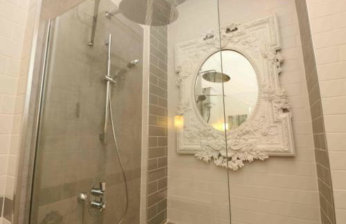 Perfect Retreat in Luxury & Historical Manor House - Photo 11