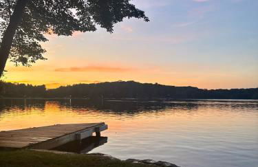 Lakefront Cabin with Hot Tub, Views & Fireplace - Foto 50