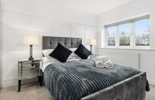 Stylish 3-Bed House in Newton-le-Willows - Private Parking & Garden - Foto 4