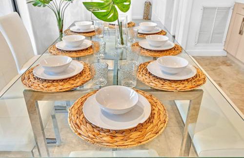 Tropical Oasis With heated pool 10 mins airport & 5 mins Beach - Foto 28