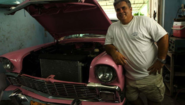 Visitando a oficina de carros clássicos