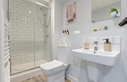 Tropical Suite - 2 Bed 2 Bath City Centre Netflix Games - Exclusive Weekly and Monthly DEALS - Raozee Homes - Foto 20