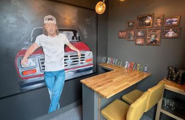 Muse- Morgan Wallen Speakeasy and Giant Balcony - Foto 2