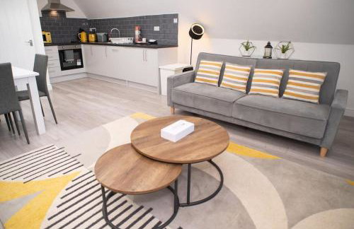 Orchid Lodge - Two Bed Generous Flat - Parking, Netflix, WIFI - Close to Blenheim Palace & Oxford - F4 - Photo 14