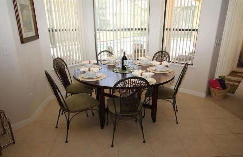 #440-Large 5 bed pool home with excellent privacy - Foto 12