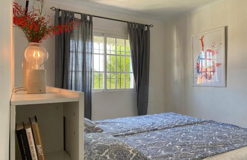 Villa with a big garden and heated pool - Photo 27