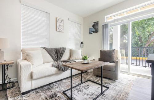 Landing Stylish 2BD Gym Clubhouse - Photo 11