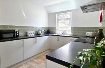 Claude Road Apartments by Switchback Stays - Photo 37