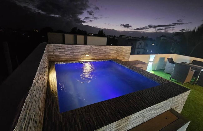 Rooftop Garden Jacuzzi Luxury Villa - Photo 14