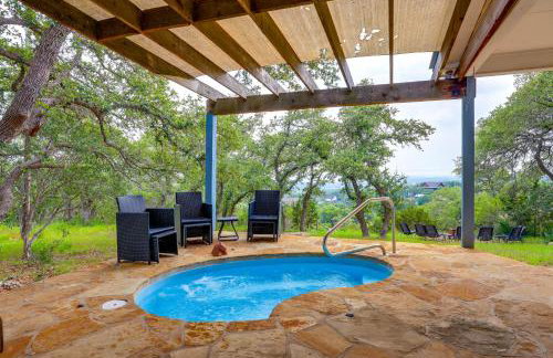 Modern Fischer House with Deck, Fire Pit and Hot Tub! - Foto 1