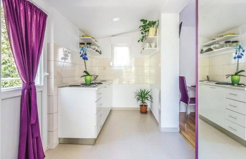 One-Bedroom Apartment In Ostrvica - Photo 8