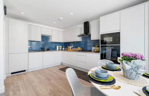 Newly Refurbished 2 Bed Flat - Photo 36