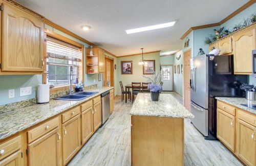 Lakefront Arkansas Home with Dock and Sunroom - Foto 9