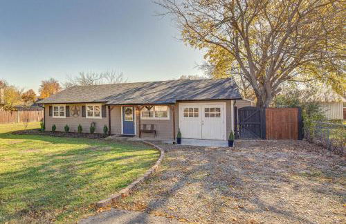 Game Room and Fire Pit Family-Friendly Aubrey Home - Foto 3