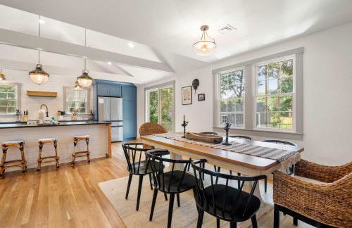 Newly Updated Home Close to Beaches - Foto 11