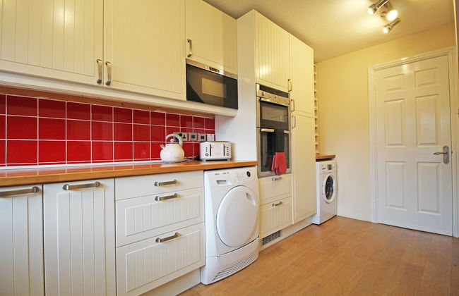 3 Bedroom Holiday Home With River Views - Photo 11