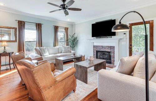 Summerville Historic Bungalow with Hot Tub - Foto 7