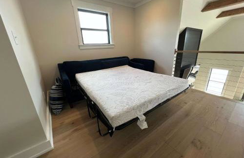 NEW Spacious Clarkson Getaway w Games & Yard - Foto 28