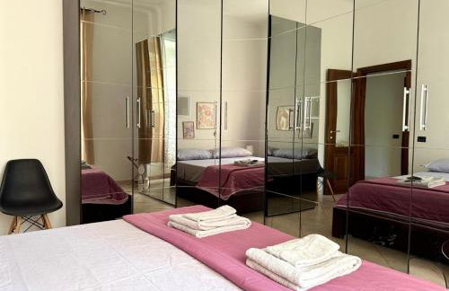 Appartamento per 5 persone su una scalinata storica a 9 minuti a piedi dalla stazione e 12 dal centro - Vista sui tetti della città - Zona collinare residenziale - Foto 15