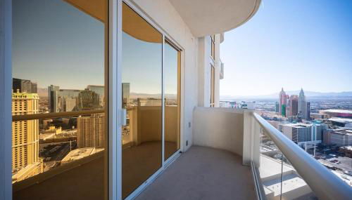 No Resort Fee Strip View Balcony+Free Valet+ Pool - Foto 2